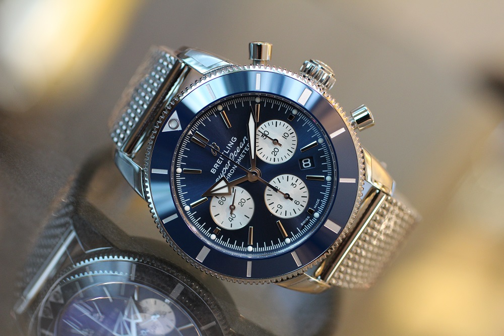 ブルー×シルバーが爽やかな腕時計 スーパーオーシャン ヘリテージ B01 クロノグラフ 44 AB0162161C1A1【在庫あり】